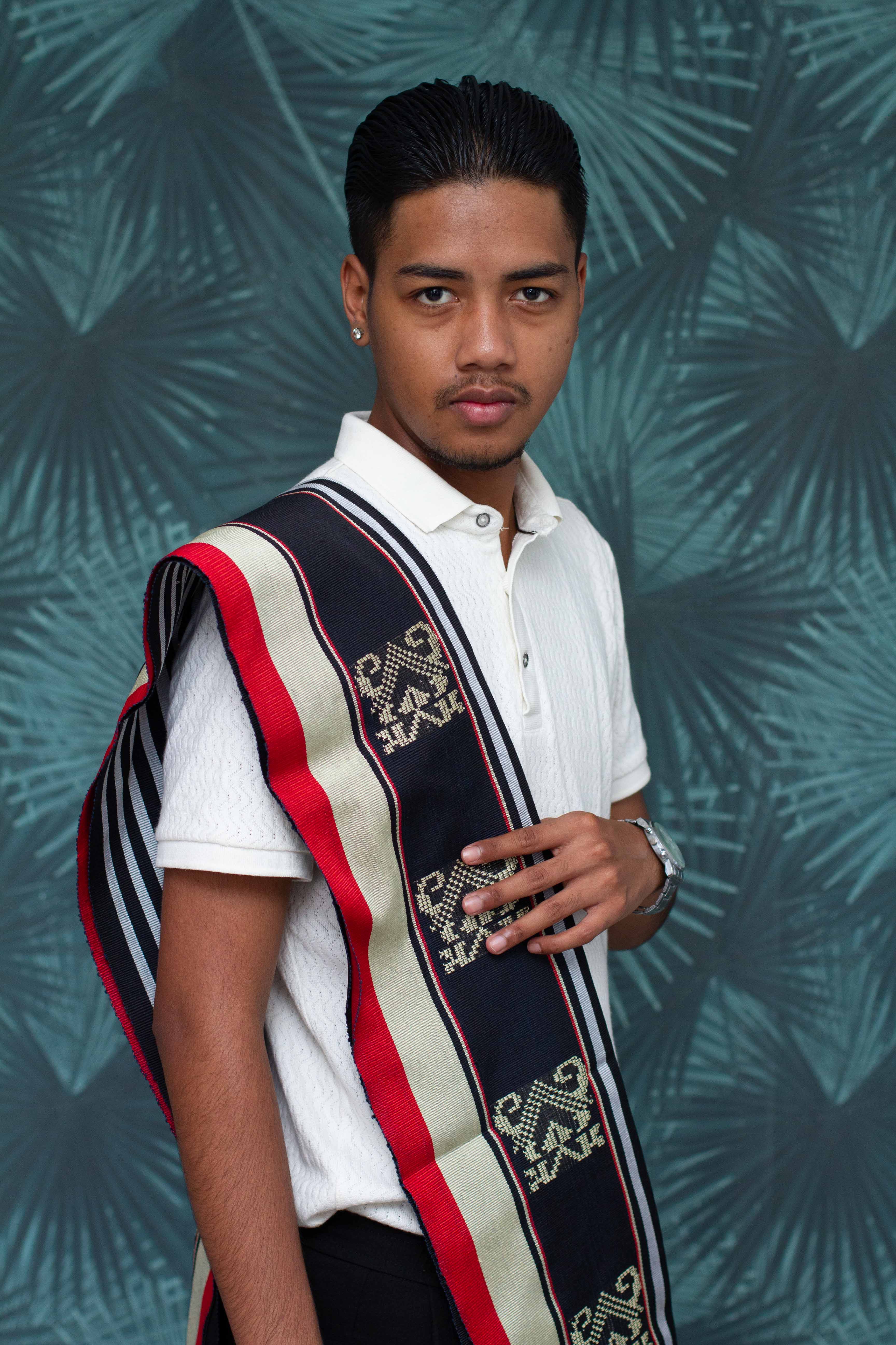 Lamba Landy Noire avec rayure rouge  